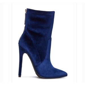 ✨NWB✨ Deep Blue Velvet Booties